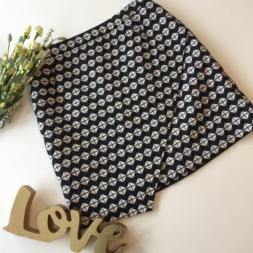 .H&M. Asymmetrical geometric pattern miniskirt